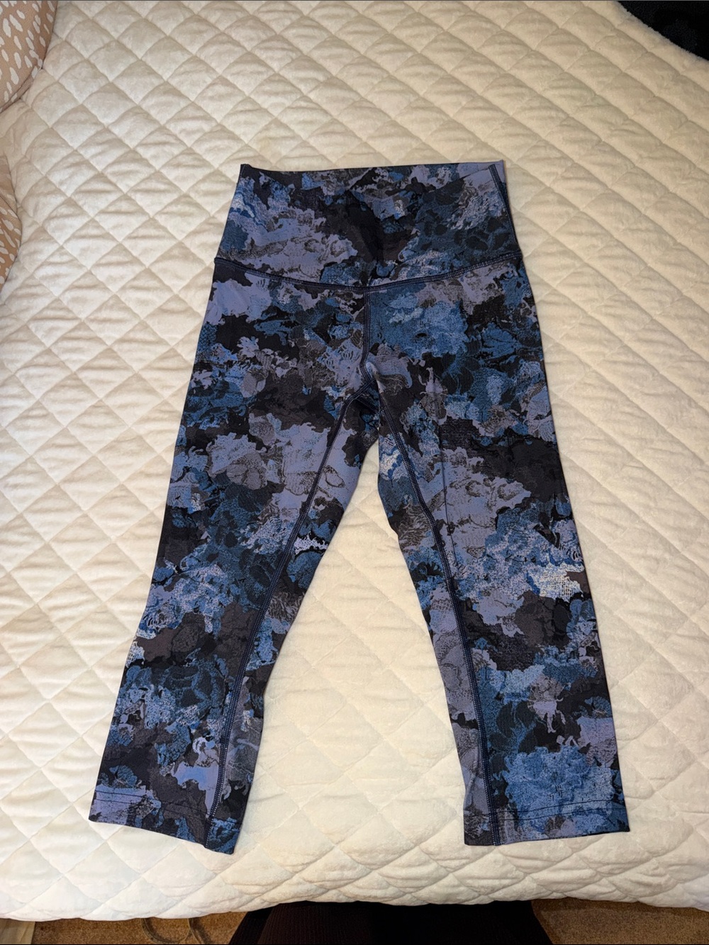 Lululemon floral Capris